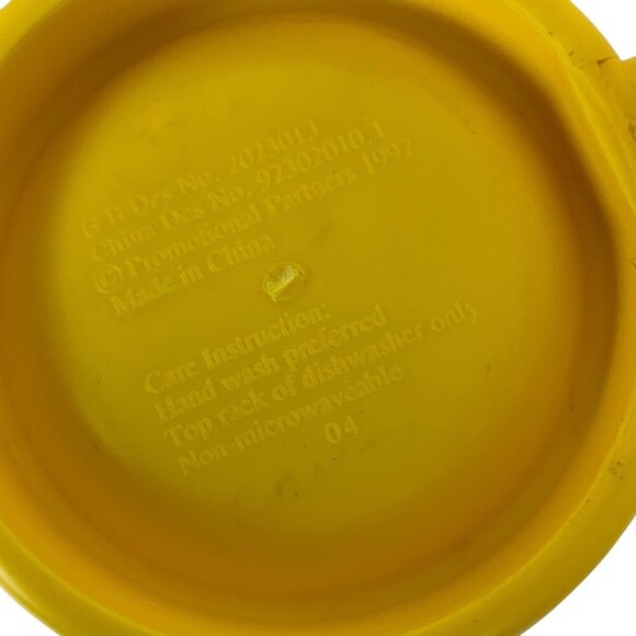 Tweety Bird Warner Bros 3D Plastic Face Mug Yellow Vintage 1992 - Picture 7 of 8